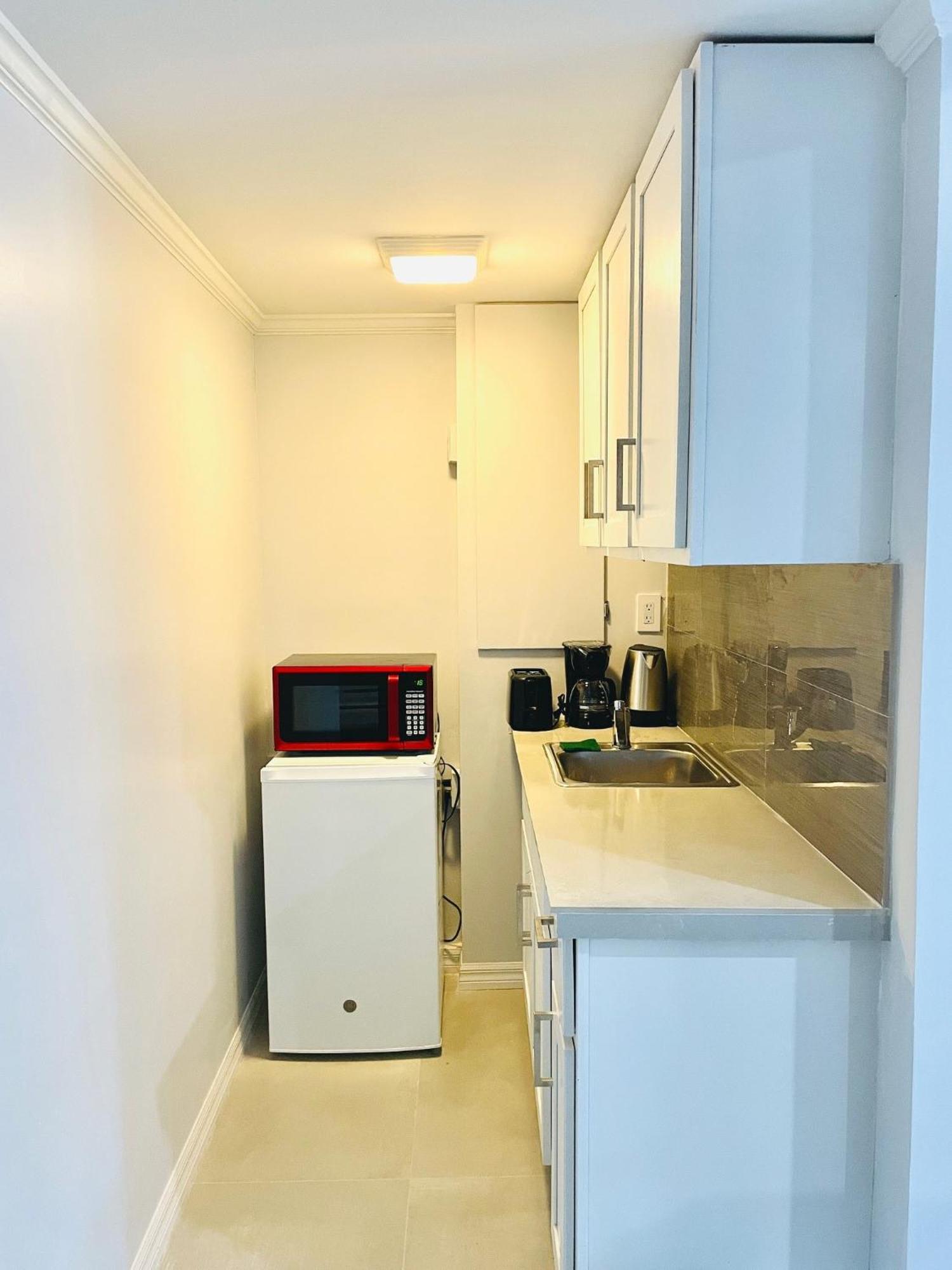 Studio, 100 Feet From The Beach Nassau Exteriör bild